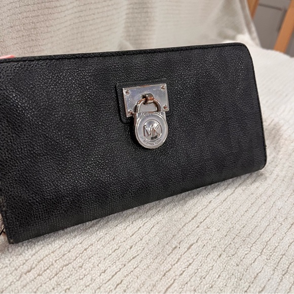 Michael Kors Black Wallet with Silver Accent - Picture 1 of 3
